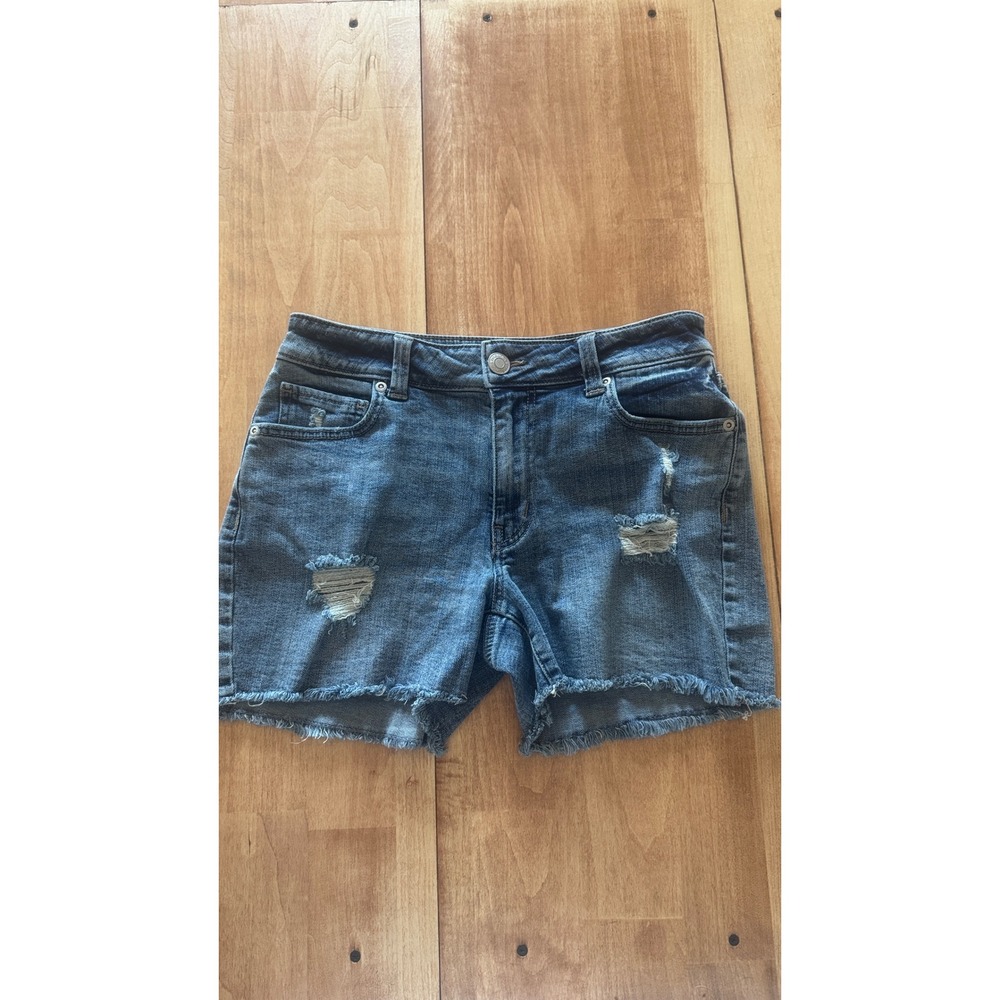 Maurices Womens High Rise Distressed Denim Shorts Blue Medium Wash Size 6 Cutoff